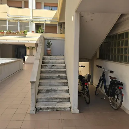 Apartment Gate 1a *